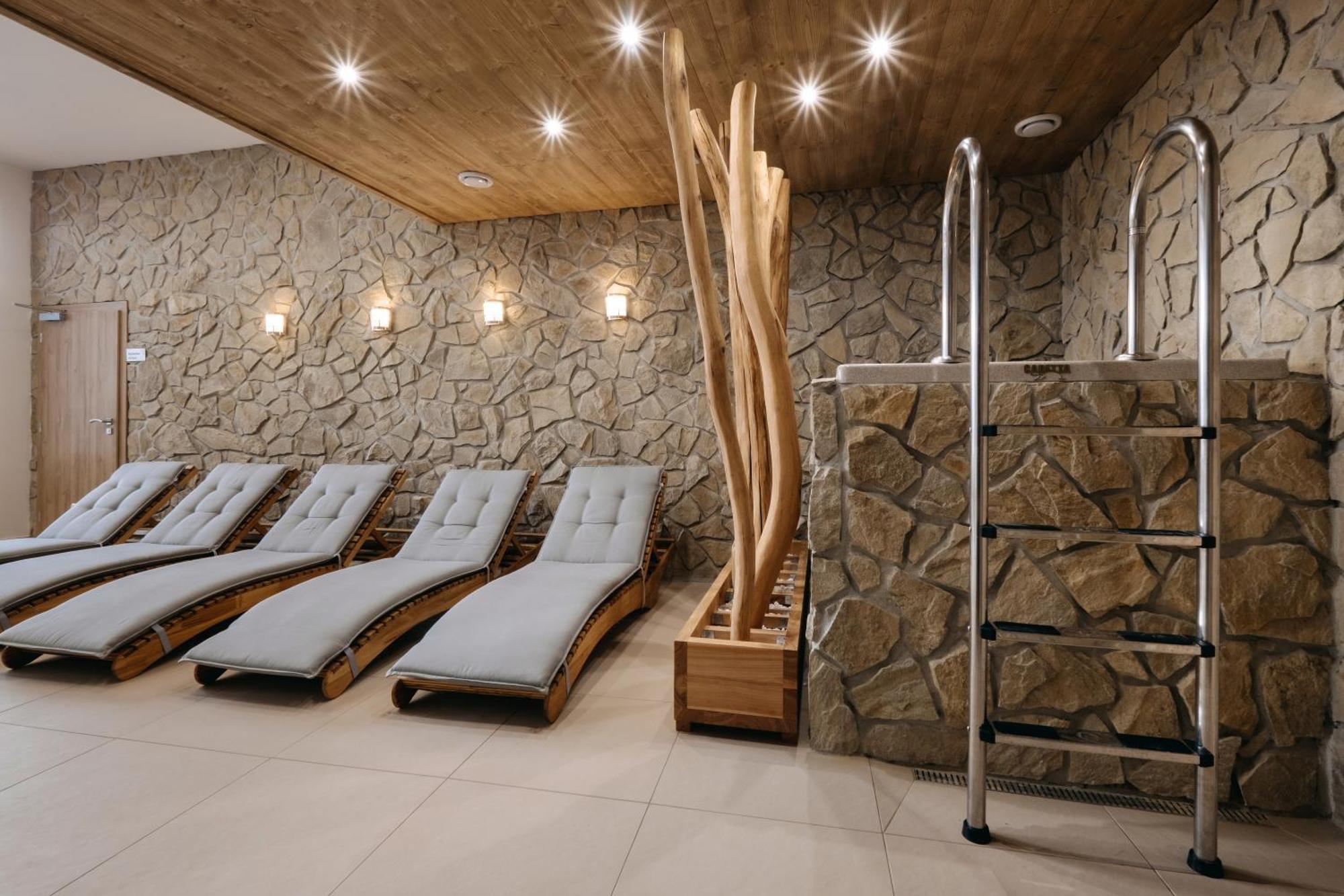 Отель Wellness Penzion Marta Kuklik Экстерьер фото